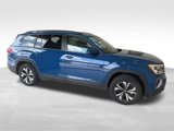 Used 2025 Volkswagen Atlas SE image 2