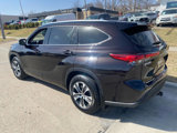 Used 2021 Toyota Highlander XLE image 3