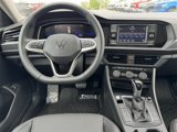 Used 2023 Volkswagen Jetta SE image 2
