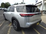 Used 2025 Nissan Pathfinder SV image 5