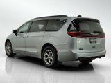 Used 2023 Chrysler Pacifica Limited image 3