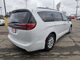 Used 2022 Chrysler Pacifica Touring-L image 5