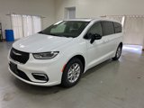 New 2025 Chrysler Pacifica Select image 4