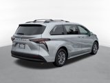Used 2023 Toyota Sienna LE image 3