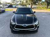 Used 2022 Toyota Highlander XLE image 2