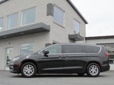 Used 2023 Chrysler Pacifica Touring-L image 2