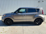 Used 2017 Kia Soul + image 6