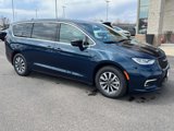 New 2025 Chrysler Pacifica Select image 2