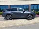 Used 2024 Toyota Highlander XLE image 2