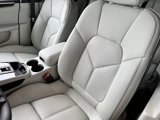 Certified 2025 Porsche Macan Turbo image 5