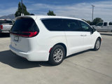 Used 2025 Chrysler Pacifica Select image 3