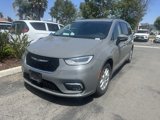 Used 2022 Chrysler Pacifica Touring-L image 2