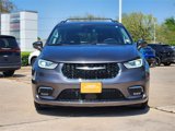 Used 2022 Chrysler Pacifica Touring-L image 2