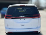 New 2025 Chrysler Pacifica Select image 4