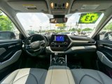 Used 2023 Toyota Highlander XLE image 2