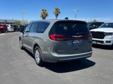 New 2025 Chrysler Pacifica Select image 4