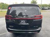 New 2025 Chrysler Pacifica Select image 4