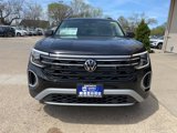 New 2025 Volkswagen Atlas Peak Edition SE image 3