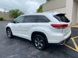 Used 2017 Toyota Highlander Limited Platinum image 3