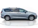 Used 2021 Chrysler Pacifica Touring-L image 5