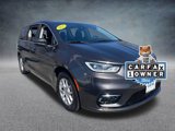 Used 2023 Chrysler Pacifica Touring-L image 2