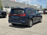 Used 2022 Chrysler Pacifica Limited image 4