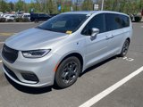 Certified 2022 Chrysler Pacifica Limited w/ Uconnect Theater Family Group image 3