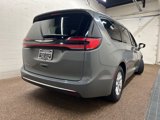 Used 2022 Chrysler Pacifica Touring-L image 2