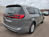 New 2025 Chrysler Pacifica Select image 4