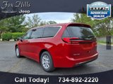 New 2025 Chrysler Pacifica Select image 6