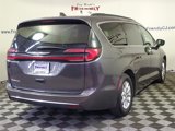 Used 2022 Chrysler Pacifica Touring-L image 3