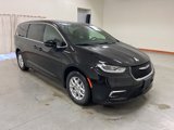 New 2025 Chrysler Pacifica Select image 2