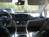 Used 2023 Chrysler Pacifica Limited image 6