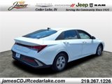Used 2025 Hyundai Elantra SE image 4