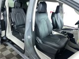 Used 2022 Chrysler Pacifica Touring-L image 4