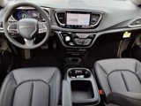 New 2025 Chrysler Pacifica Select image 4