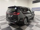 Used 2022 Chrysler Pacifica Touring-L w/ Uconnect Theater Family Group image 4