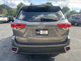 Used 2017 Toyota Highlander FWD V6 image 4