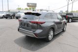 Used 2024 Toyota Highlander Platinum image 5