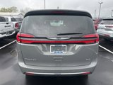 Used 2022 Chrysler Pacifica Touring-L image 5