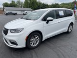 Used 2023 Chrysler Pacifica Touring-L image 2