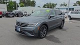 Used 2022 Volkswagen Tiguan SE image 2
