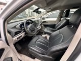 Used 2024 Chrysler Pacifica Select image 6