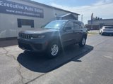 Used 2023 Jeep Grand Cherokee Laredo image 2