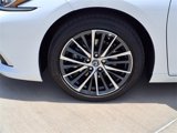 New 2025 Lexus ES 300h w/ Premium Package image 5
