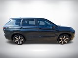 New 2025 Mitsubishi Outlander SE image 2