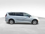 Used 2024 Chrysler Pacifica Touring-L image 4