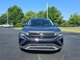Used 2024 Volkswagen Taos SE image 2