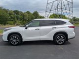 Used 2023 Toyota Highlander XLE image 3
