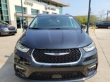 New 2022 Chrysler Pacifica Touring-L w/ Uconnect Theater Family Group image 5
